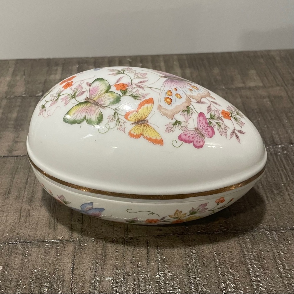 Vintage 1974 Avon Egg Shaped Trinket / Jewelry Storage Dish with 24K Gold Trim